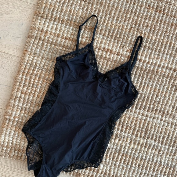 Aritzia Wilfred Lace Black Leotard-Style Top/One-Piece Top Sz XS - Picture 4 of 4